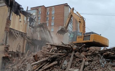 Промышленный снос и демонтаж зданий спецтехникой - Великий Новгород, цены, предложения специалистов