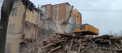 Промышленный снос и демонтаж зданий спецтехникой стоимость услуг и где заказать - Великий Новгород