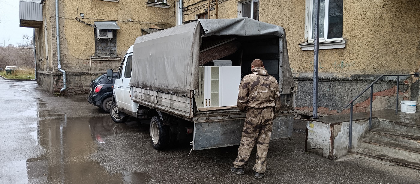 Квартирные перевозки. Погрузка мебели в Газель в Великом Новгороде